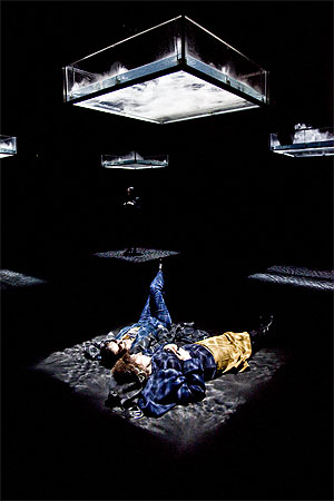 Fluid, invisible, inaudible…, di Ryuichi Sakamoto e Shiro Takatani