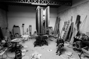 Mark Manders nel suo studio a Ronse (Belgio) / Mark Manders in his studio in Ronse (Belgium) Ph. C. Cedric Verhelst