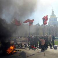 2010: by the collection of airborne particles and gases, Kiew, Ukraine bioism creatures exploring Kiew and meeting political fire. Flying around the smoke-generating device