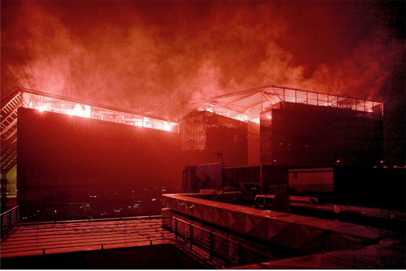 GIORGIO ANDREOTTA CALO’ Monumento ai caduti / Bologna, 2010 Performance alla nuova sede del Municipio di Bologna – immagine di documentazione