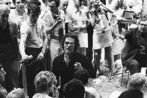 Pino Pascali nel giugno 1968_ Contestazione Biennale di Venezia_ courtesy s.t., Roma
