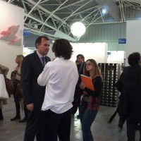 Eccher, tra gli stand di Artissima 2011, con la faccia di si sincera che ci siano i soldi per pagare