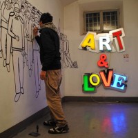 anche la street art a The Others: anche la street art a The Others: nella foto: di fronte, opera di Max Briga progetto artistico condiviso con Mauro Robasto; a sinistra, scorcio opera di GEC e lo street-artista al lavoro