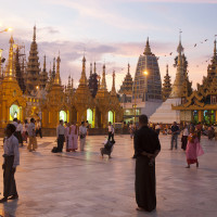 tramonto presso la Swedagon Paya - Yangon - ph. Claudio Oliva