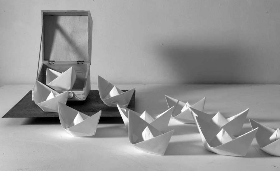 Massimo Palumbo, Le bianche barche…, installazione, 200x200 cm, 2013, fotografia di Riccardo Pieroni