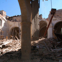 La basilica di Collemaggio dopo il terremoto de L'Aquila 6 aprile 2009 - facciata - ph da Protezione Civile