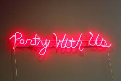 lovett_codagnone, “Party with us”, neon rosso e suono, 150x38cm