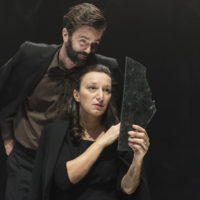 immagine Utoya. Mattia Fabris, Arianna Scommegna. Foto Serena Serrani