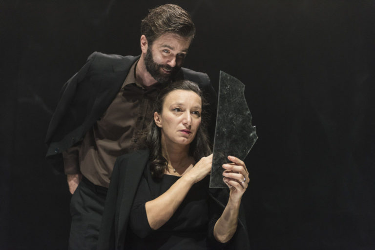 immagine Utoya. Mattia Fabris, Arianna Scommegna. Foto Serena Serrani