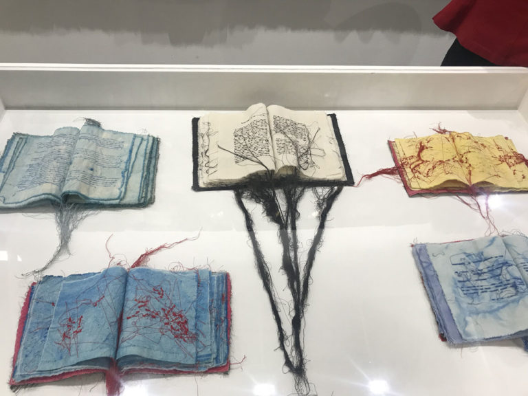 immagine Arte Fiera stand galleria Morone, artista Maria Lai