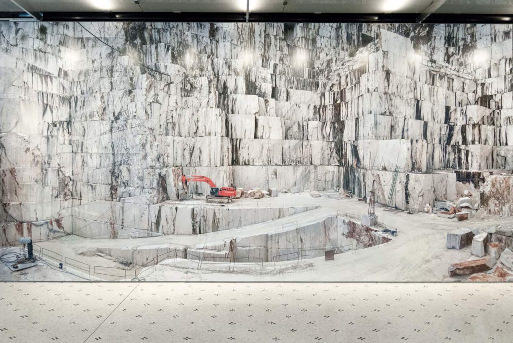 MAST - Anthropocene_E. Burtynsky_Cave di marmo a Carrara_ph. Federica Casetti