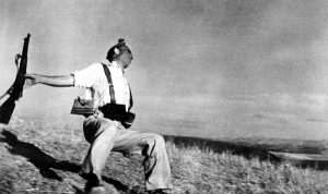 immagine per Gli Eroi. Robert Capa foto di guerra