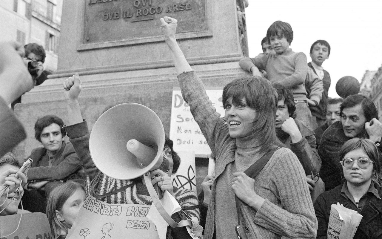 immagine per Roma, Piazza Campo de' Fiori, 1972 - Jane Fonda alla manifestazione femminista
