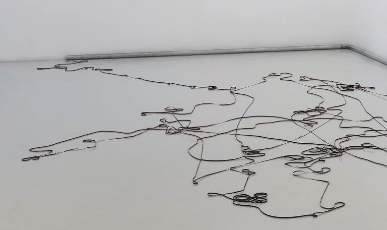 immagine per Francesco Arena, otto angoli, 2021, installation view, courtesy Studio Trisorio, ph Francesco Squeglia