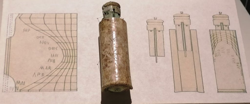 23. Meridiana tascabile - corno e bronzo - I secolo d.C.