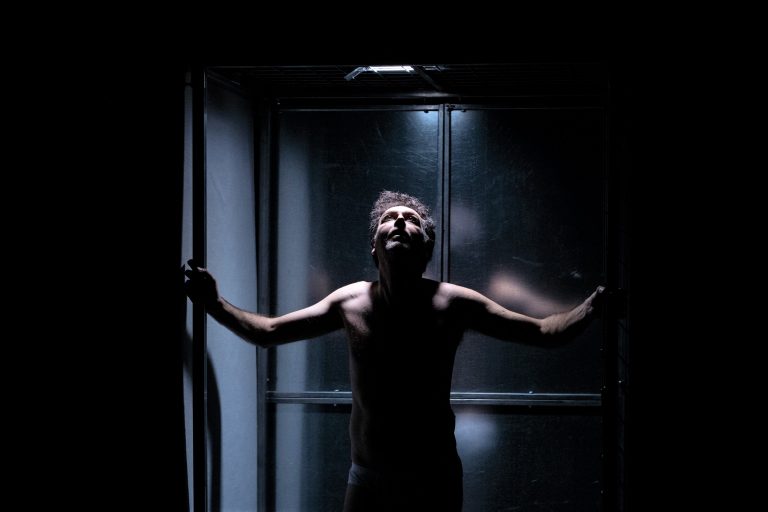 immagine per ION spettacolo di Dino Lopardo