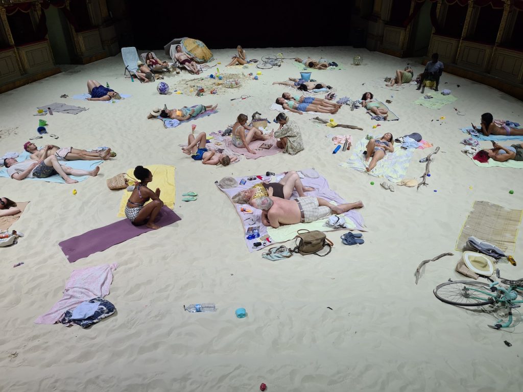 immagine per Sun & Sea, opera-performance. Foto di Daniela Trincia