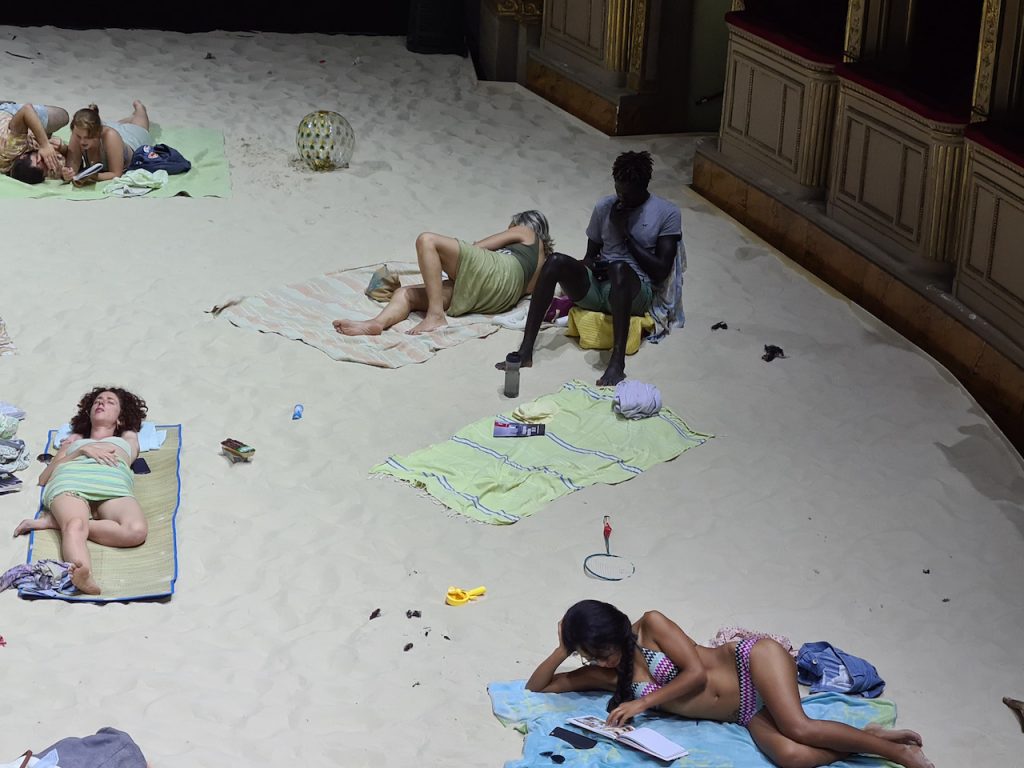 immagine per Sun & Sea, opera-performance. Foto di Daniela Trincia
