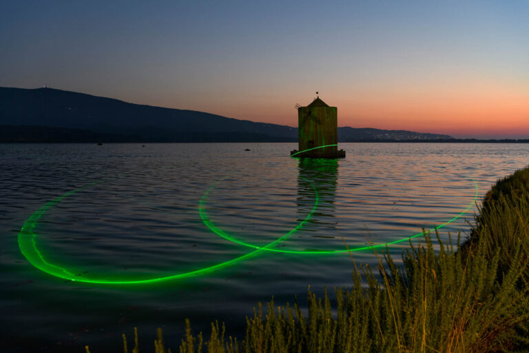 immagine per Mario Airò. La poetica dell'immaginifico porta luce nella laguna di Orbetello in Maremma