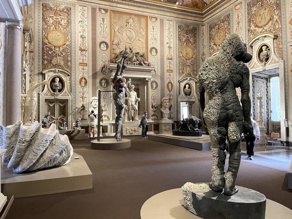 immagine per archaeology now damien hirst