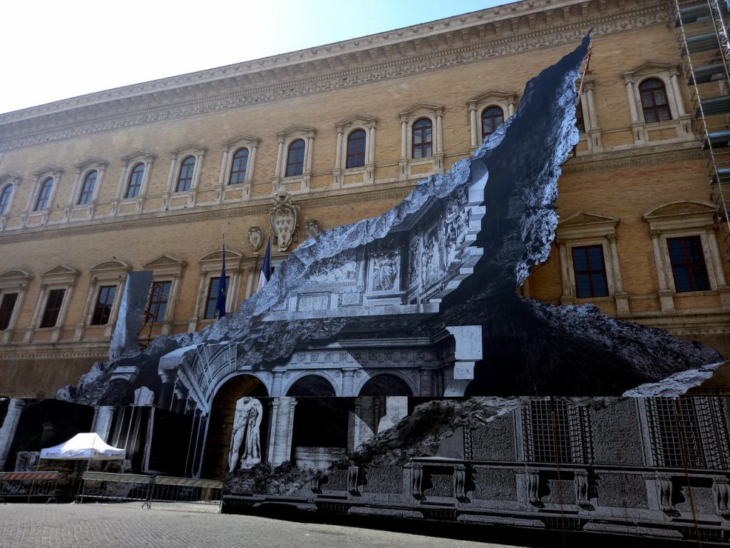 immagine JR su Palazzo Farnese Roma - ph. B. Martusciello