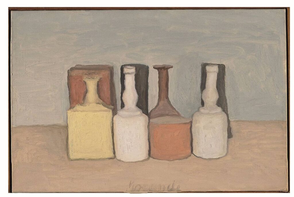 immagine per Giorgio Morandi (1890 – 1964). Natura morta, 1956 (V.985), olio su tela, 30 x 45 cm. Collezione Istituzione Bologna Musei | Museo Morandi