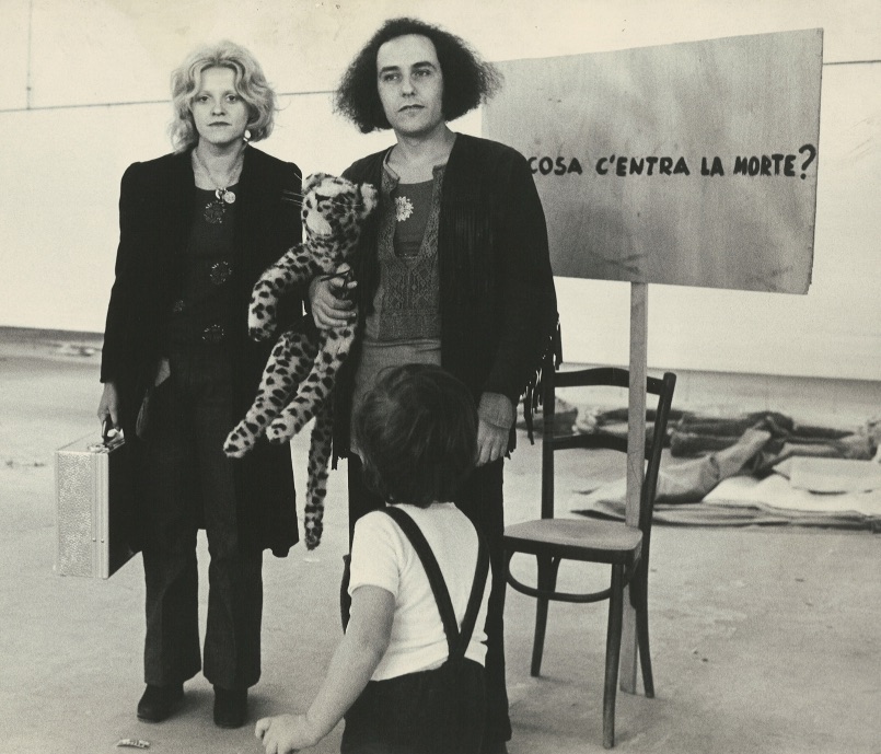 immagine per Vettor e Mimma Pisani - Io, Edipo cinico e Dott. Freud, Biennale di Parigi, 1971 -detail - Collezione Mimma Pisani, Rm -ph. Massimo Piersanti