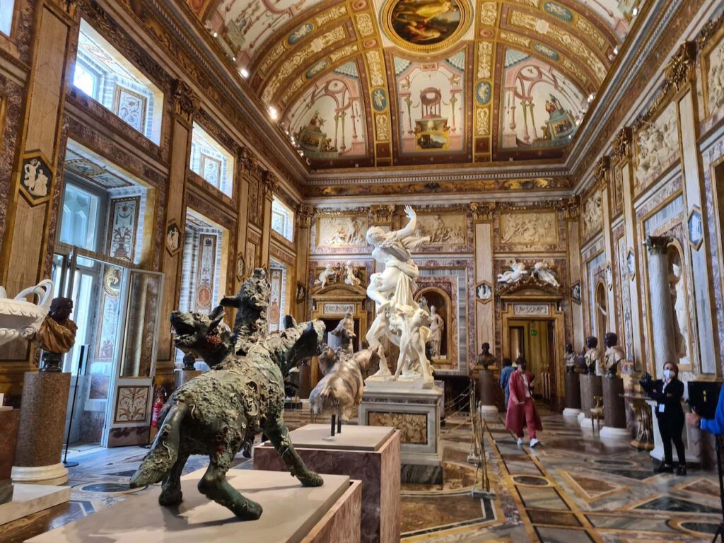 immagine per Galleria Borghese, Damien Hirst, Archaeology Now