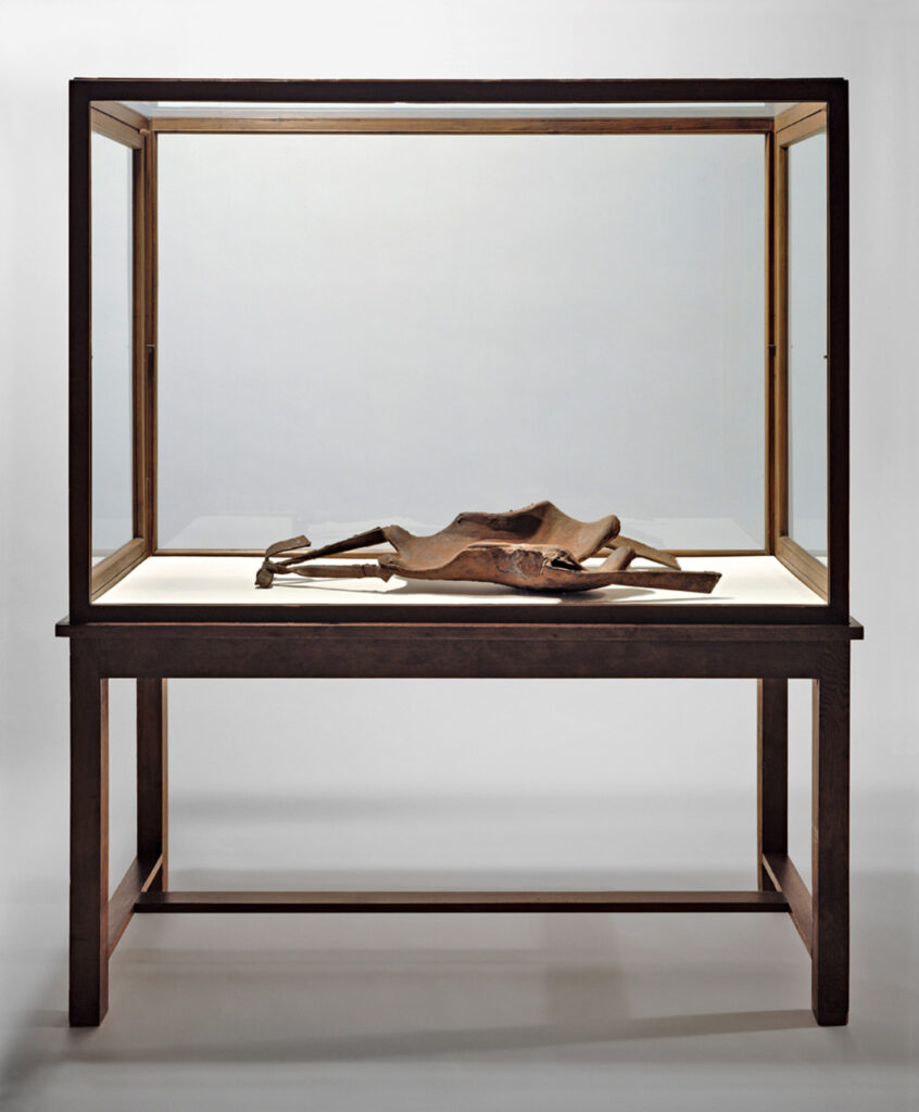immagine per Joseph Beuys Backrest for a fine-limbed person (hare-type) of the 20th Century AD