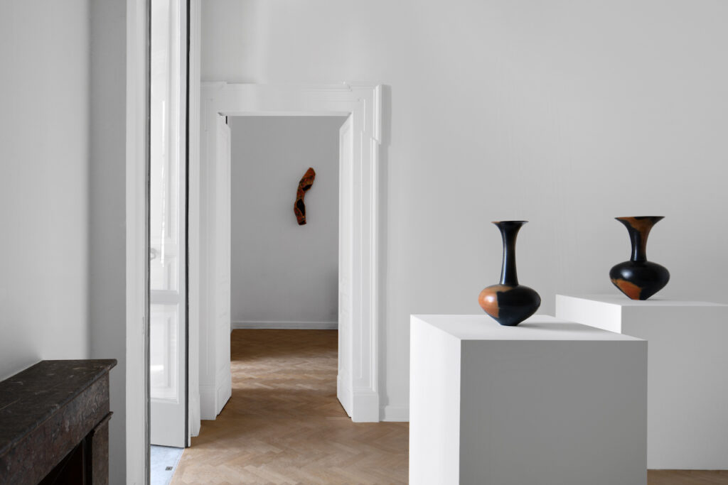 immagine per A matter of life and death. La terracotta si mostra alla Thomas Dane Gallery