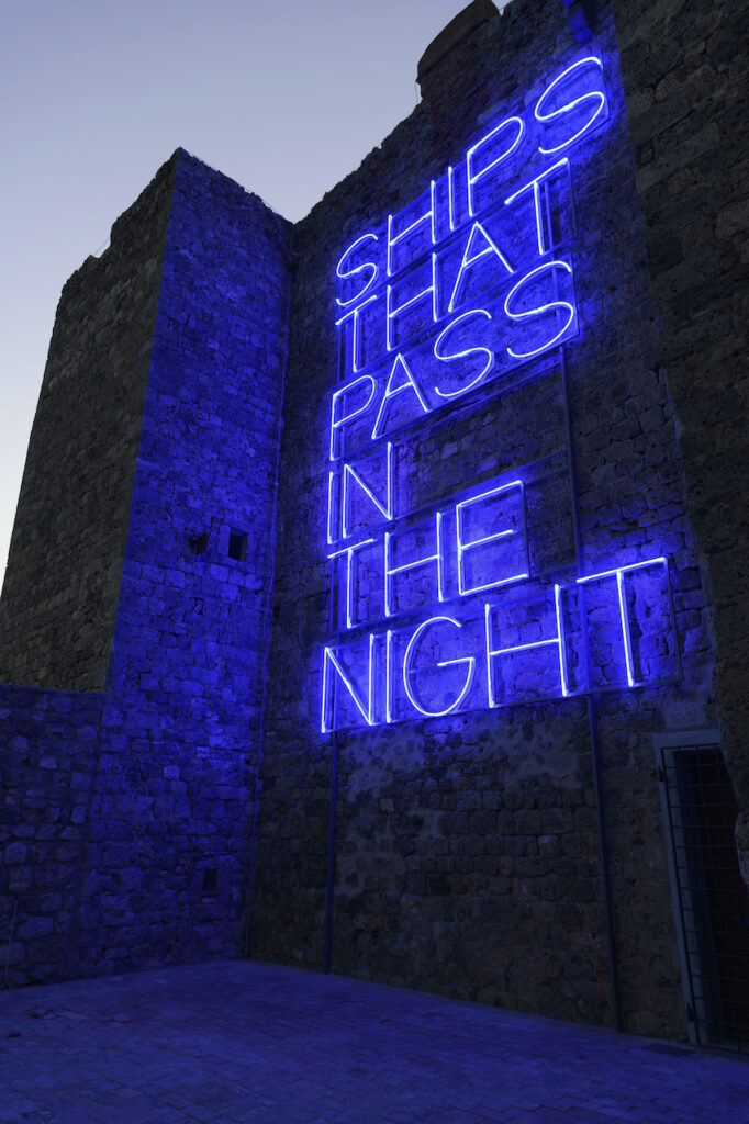 immagin per Maurizio Nannucci Hypermaremma, Ships That Pass In The Night