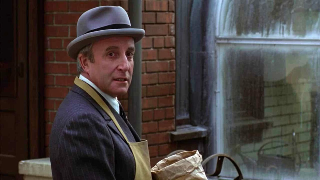 immagine per Oltre il giardino (Being there), 1979 - Peter Sellers. Regia: Hal Ashby - Soggetto: Jerzy Kosinski.
