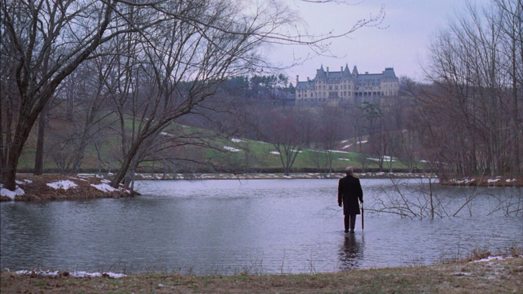 immagine per Oltre il giardino (Being there), 1979 - Peter Sellers. Regia: Hal Ashby - Soggetto: Jerzy Kosinski.