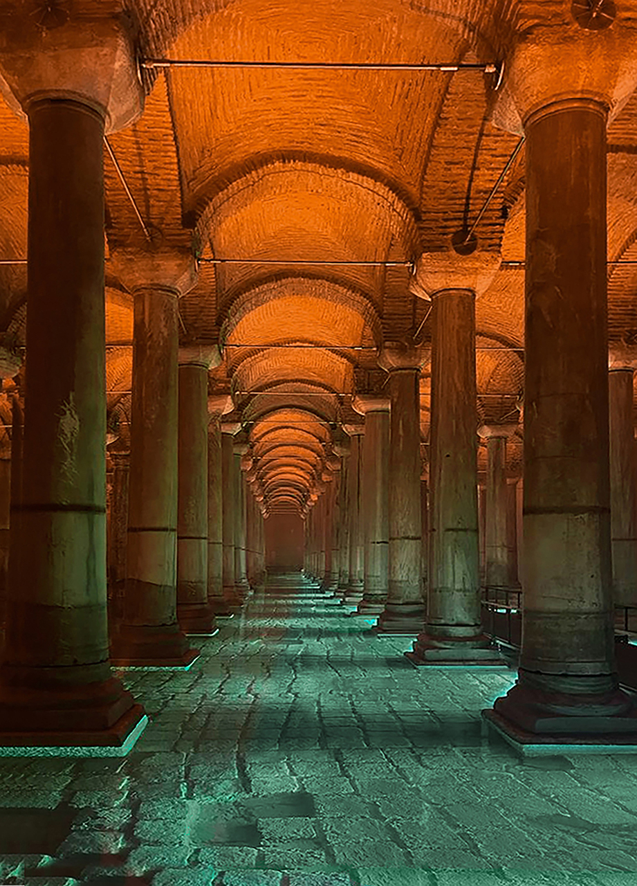 immagine per Yerebatan Sarnıcı, di Istanbul. Riapre l'antica cisterna sotterranea con nuovo restyling e lighting design