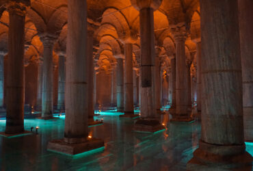 immagine per Yerebatan Sarnıcı, di Istanbul. Riapre l'antica cisterna sotterranea con nuovo restyling e lighting design
