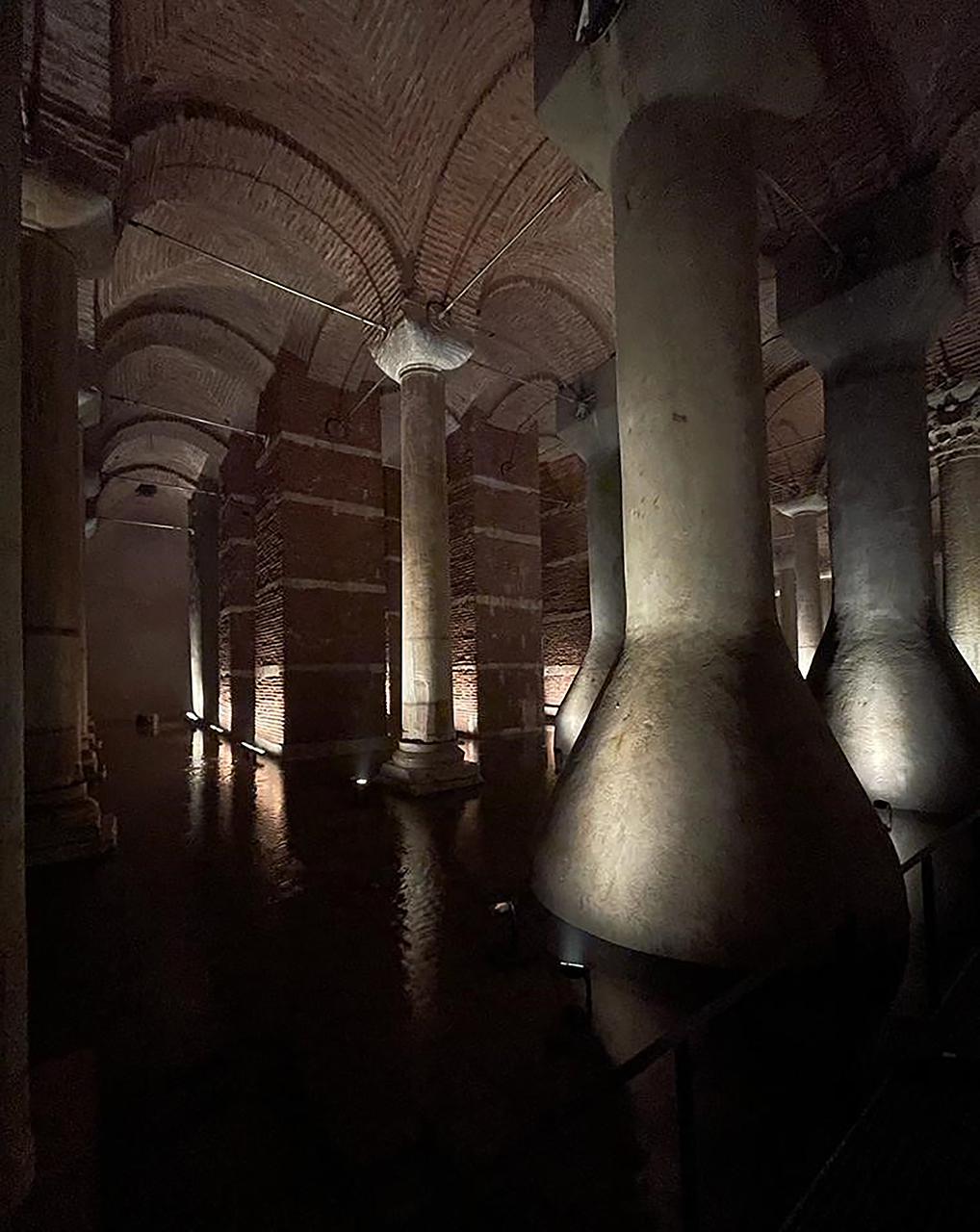 immagine per Yerebatan Sarnıcı, di Istanbul. Riapre l'antica cisterna sotterranea con nuovo restyling e lighting design
