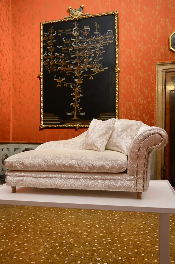 immagine per Es-senze a Palazzo Mocenigo. Una mostra da vedere anche ad occhi chiusi