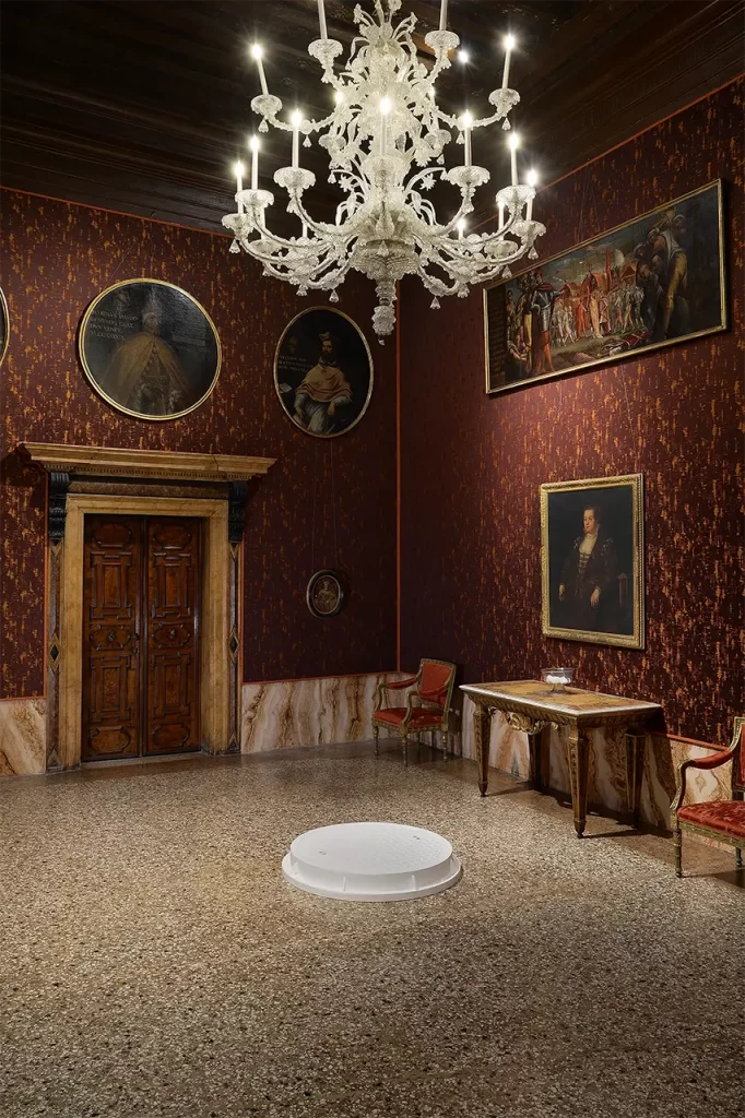 immagine per Es-senze a Palazzo Mocenigo. Una mostra da vedere anche ad occhi chiusi