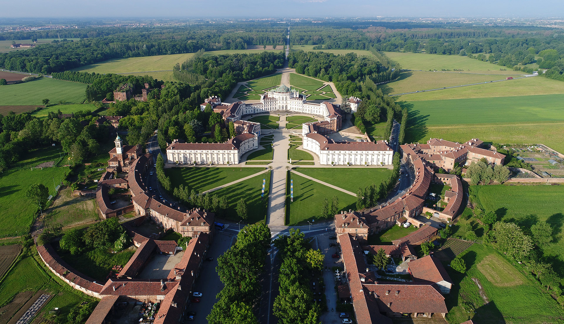 Distretti, rigenerazione urbana e ri_generazione culturale. Roma colonia dei barbari.