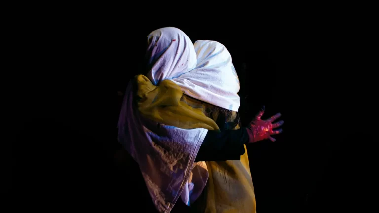 immagine per Tebe ai tempi della febbre gialla. L'Odin Teatret chiude un secolo di teatro. Pronto a ricominicare.