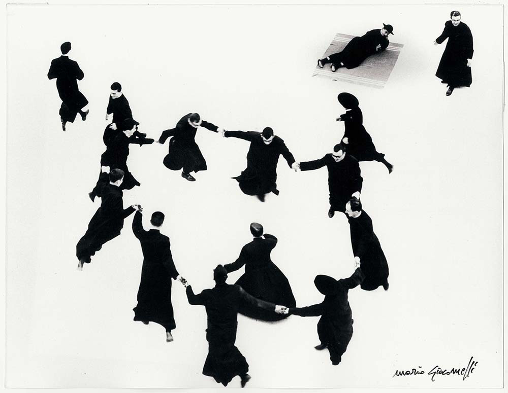 immagine per Mario Giacomelli Io non ho mani che mi accarezzino il volto 1961-1963 Coll. Bachelot © Courtesy Archivio Mario Giacomelli