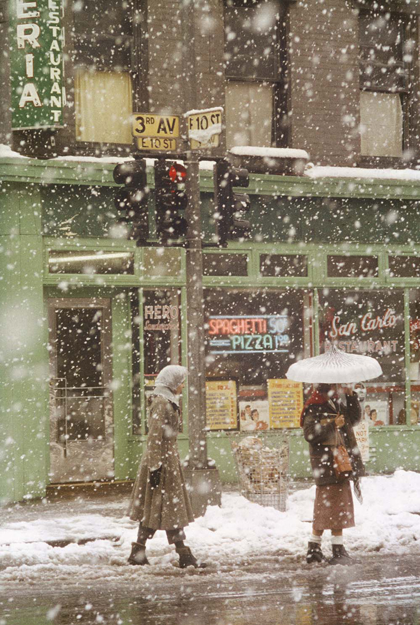 immagine per Saul Leiter United, S. Carlo Restaurant at 3rd Avenue and 10th Street 1950 Coll. Bachelot ©Saul Leiter Foundation Court.HowardGreenberg