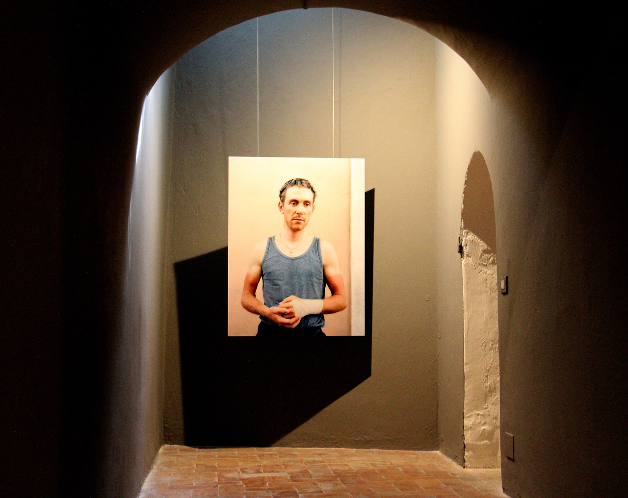 immagine per Véronique Ellena, Sans Titre, série Ceux qui ont la foi 2003 Coll. Bachelot ph. Anna Jo