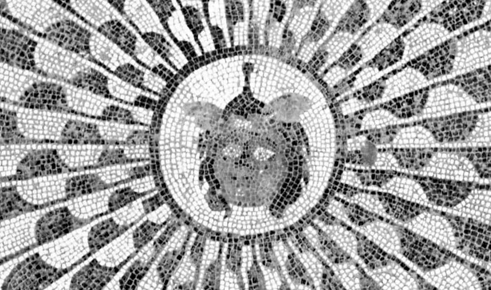 immagine per John Lennon, Yoko Ono e la città di Napoli: il Mosaico con testa di Medusa al MANN