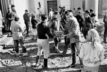 immagine per Gli Angeli del Fango per l'Alluvione di Firenze del 1966. Esperienza umanitaria di giovani per salvare Arte e Beni Culturali