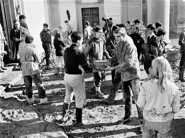 immagine per Gli Angeli del Fango per l'Alluvione di Firenze del 1966. Esperienza umanitaria di giovani per salvare Arte e Beni Culturali