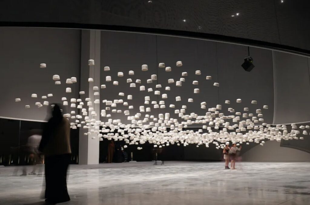 immagine per Prima Biennale delle arti islamiche oppone l’arte alla contraddizione
