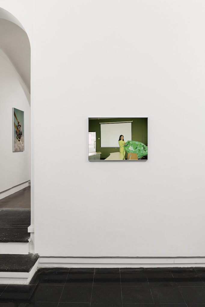 immagine per Installation views Rachele Maistrello: Gao Yue 高跃, 6 aprile - 28 giugno, 2023, Galleria Eugenia Delfini, Roma. Foto di Carlo Romano. Courtesy Galleria Eugenia Delfini.