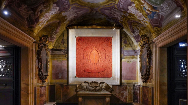 immagine per Jan Fabre torna a Napoli. Due nuove opere permanenti in città al Duomo e alle Anime del Purgatorio