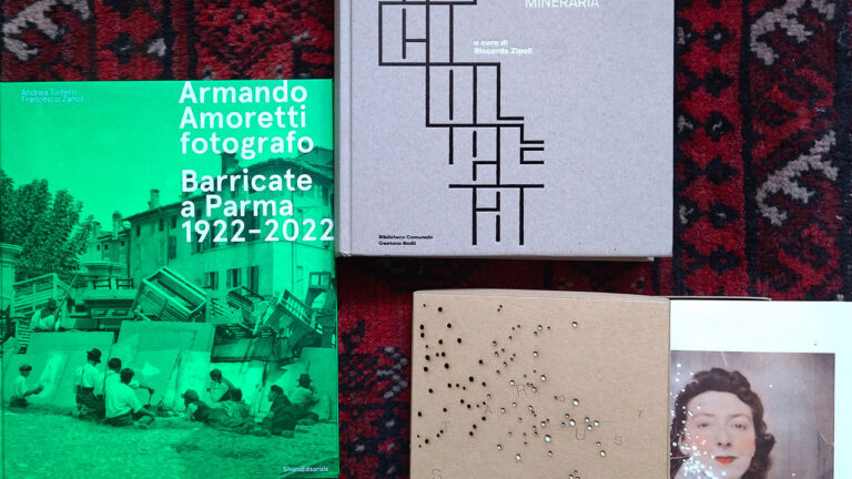 immagine per Flying Photo Book Carpet 11. La memoria. Amy Friend, Riccardo Zipoli, Andrea Tinterri e Francesco Zanot.